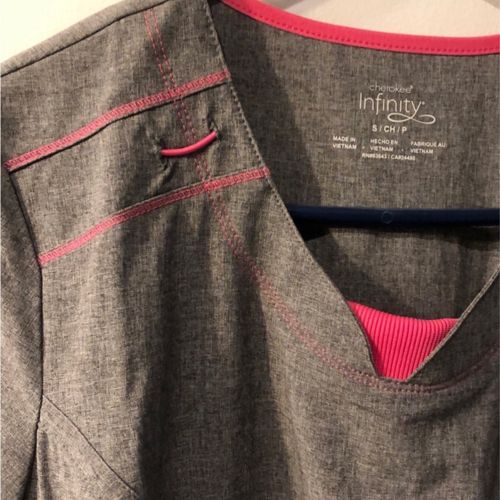 Cherokee Infinity Scrub top - Picture 7 of 11